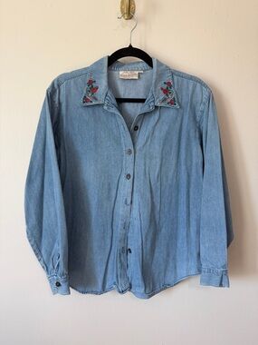 Vintage denim button up with floral embroidered collar size MP 100% cotton